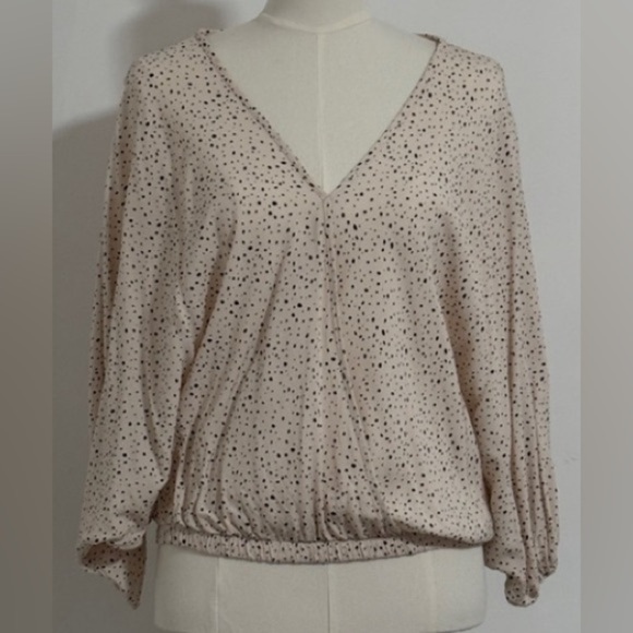 Entro Ditsy Puff Sleeve. Faint Blush Wrap, Flowy Blouse Sz L - Picture 1 of 9
